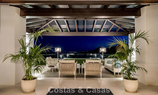 Boutique villa in resortstijl te koop met open zeezicht, genesteld in het weelderig groen van het exclusieve La Zagaleta golfresort, Marbella - Benahavis 54117 