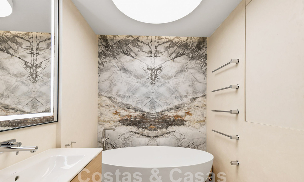 Rustieke luxevilla te koop met een verwarmd privézwembad en eigentijds interieur ten oosten van Marbella centrum 55055