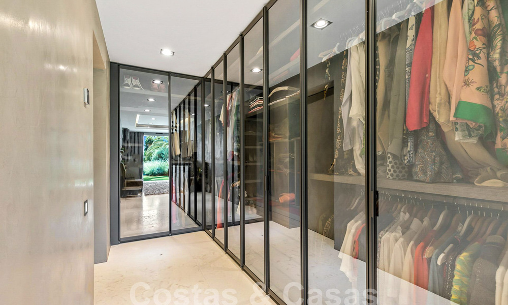 Rustieke luxevilla te koop met een verwarmd privézwembad en eigentijds interieur ten oosten van Marbella centrum 55062