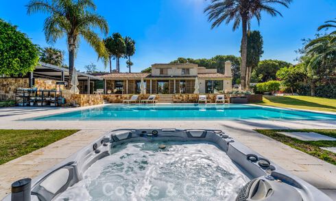 Rustieke luxevilla te koop met een verwarmd privézwembad en eigentijds interieur ten oosten van Marbella centrum 786355