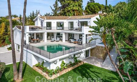 Ruime luxevilla te koop met een traditionele bouwstijl gelegen in een geprefereerde woonwijk op de New Golden Mile, Marbella - Benahavis 55006
