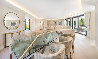 Ruime luxevilla te koop met een traditionele bouwstijl gelegen in een geprefereerde woonwijk op de New Golden Mile, Marbella - Benahavis 55008 