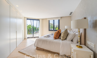 Ruime luxevilla te koop met een traditionele bouwstijl gelegen in een geprefereerde woonwijk op de New Golden Mile, Marbella - Benahavis 55012 