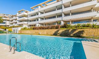 Instapklaar appartement te koop met weids uitzicht op de vallei en de zee in het exclusieve Marbella - Benahavis 55033 