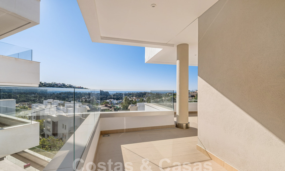 Instapklaar appartement te koop met weids uitzicht op de vallei en de zee in het exclusieve Marbella - Benahavis 55035