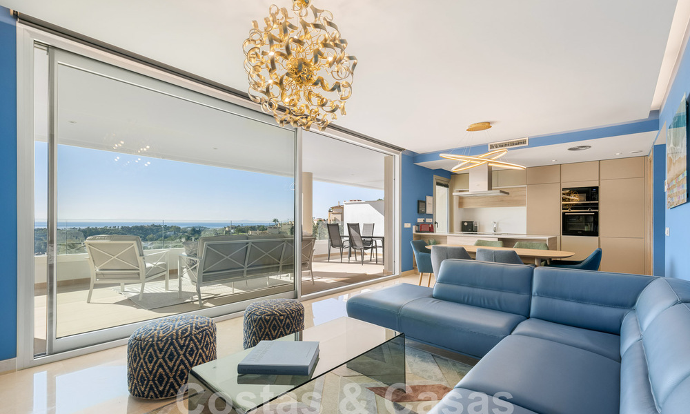 Instapklaar appartement te koop met weids uitzicht op de vallei en de zee in het exclusieve Marbella - Benahavis 55036