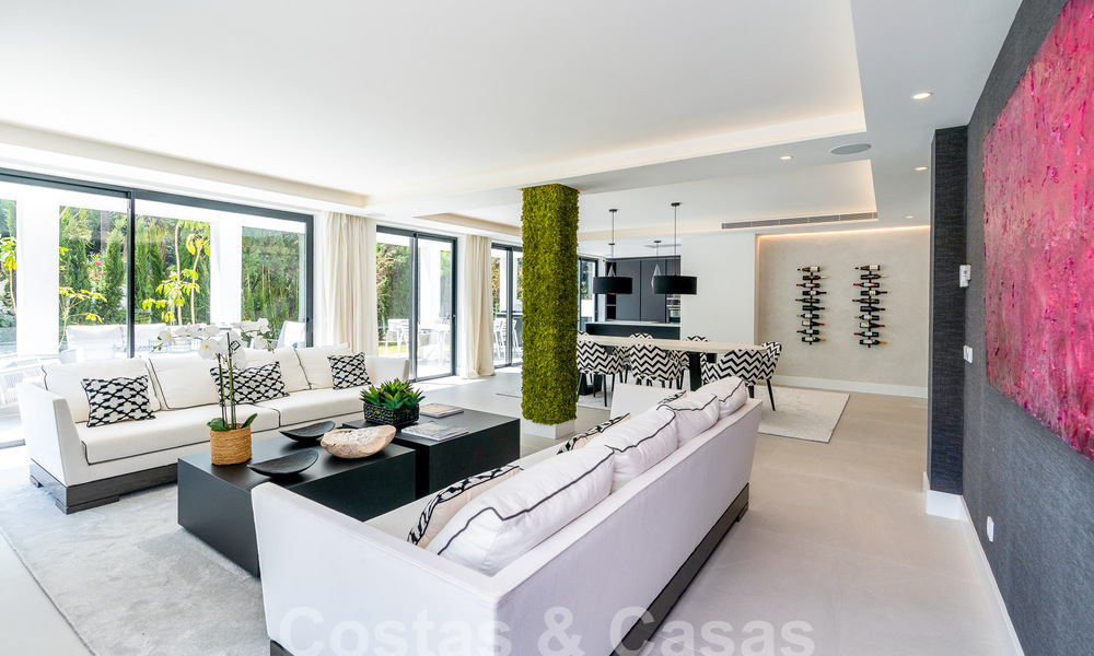Eigentijds gerenoveerde luxevilla te koop in het hart van Nueva Andalucia’s golfvallei, Marbella 54798