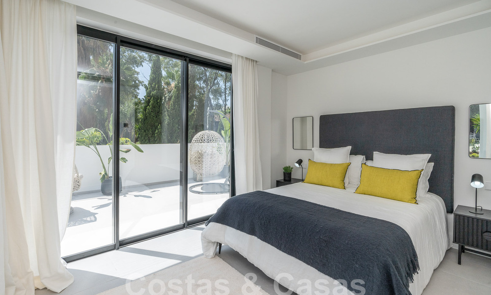 Eigentijds gerenoveerde luxevilla te koop in het hart van Nueva Andalucia’s golfvallei, Marbella 54806