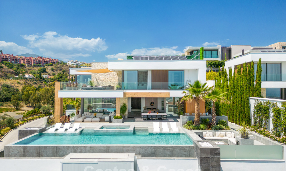 Verbluffende, architecturale luxevilla te koop met open zeezicht in een hoogstaande gated woonwijk in de heuvels van La Quinta in Marbella - Benahavis 54122