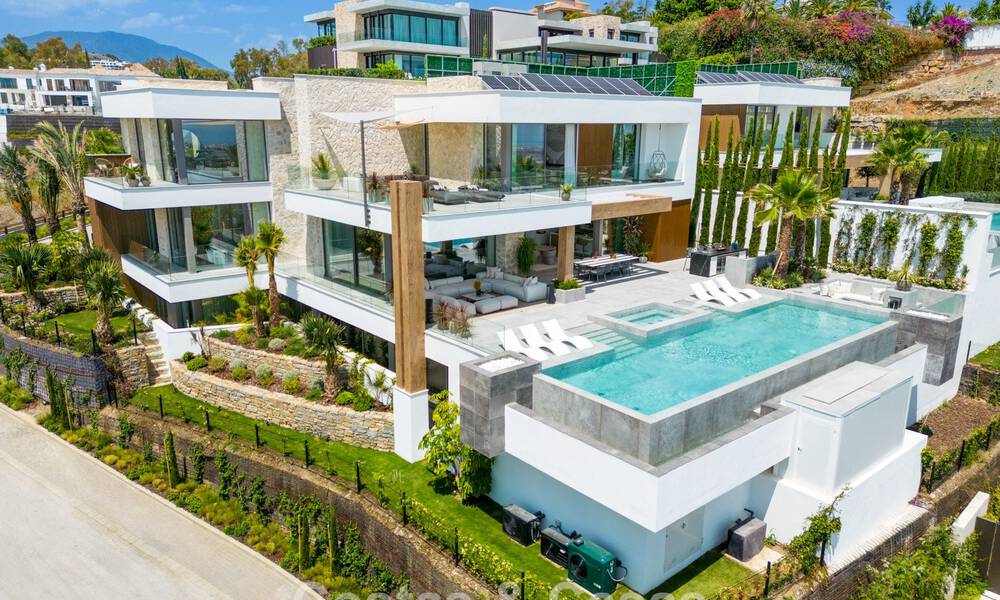 Verbluffende, architecturale luxevilla te koop met open zeezicht in een hoogstaande gated woonwijk in de heuvels van La Quinta in Marbella - Benahavis 54123