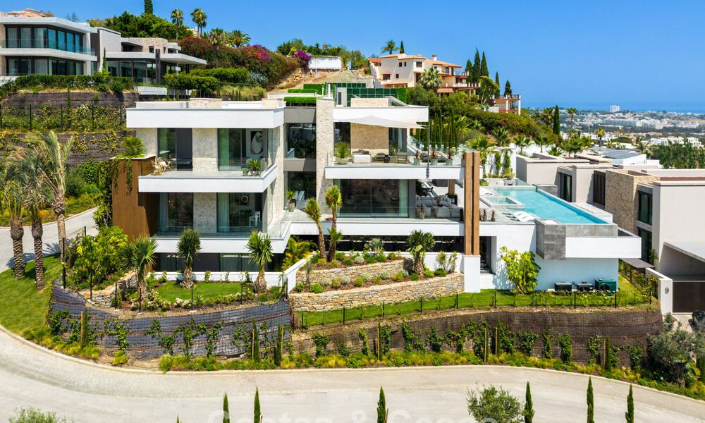 Verbluffende, architecturale luxevilla te koop met open zeezicht in een hoogstaande gated woonwijk in de heuvels van La Quinta in Marbella - Benahavis 54125