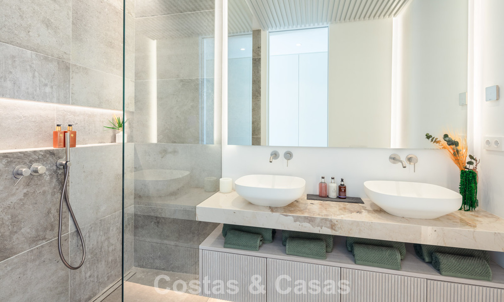 Verbluffende, architecturale luxevilla te koop met open zeezicht in een hoogstaande gated woonwijk in de heuvels van La Quinta in Marbella - Benahavis 54134