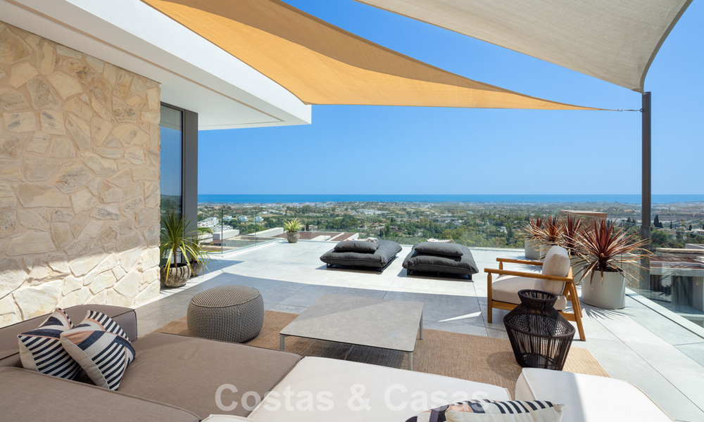 Verbluffende, architecturale luxevilla te koop met open zeezicht in een hoogstaande gated woonwijk in de heuvels van La Quinta in Marbella - Benahavis 54138
