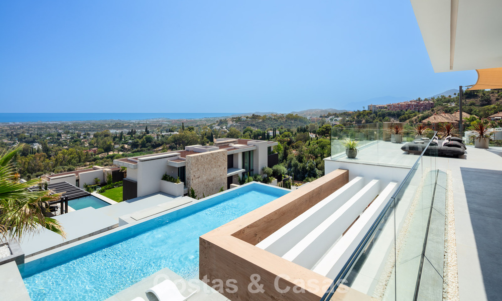 Verbluffende, architecturale luxevilla te koop met open zeezicht in een hoogstaande gated woonwijk in de heuvels van La Quinta in Marbella - Benahavis 54139
