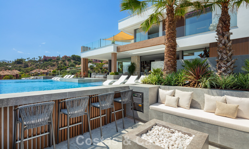 Verbluffende, architecturale luxevilla te koop met open zeezicht in een hoogstaande gated woonwijk in de heuvels van La Quinta in Marbella - Benahavis 54141