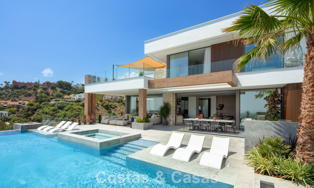 Verbluffende, architecturale luxevilla te koop met open zeezicht in een hoogstaande gated woonwijk in de heuvels van La Quinta in Marbella - Benahavis 54142