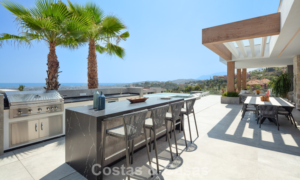 Verbluffende, architecturale luxevilla te koop met open zeezicht in een hoogstaande gated woonwijk in de heuvels van La Quinta in Marbella - Benahavis 54144