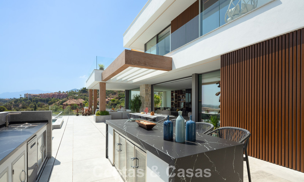 Verbluffende, architecturale luxevilla te koop met open zeezicht in een hoogstaande gated woonwijk in de heuvels van La Quinta in Marbella - Benahavis 54145