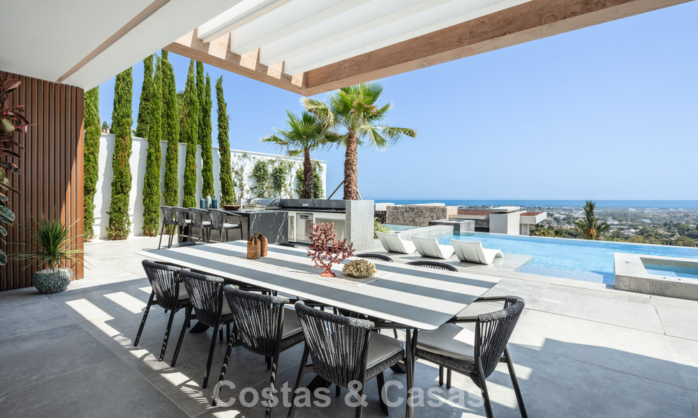 Verbluffende, architecturale luxevilla te koop met open zeezicht in een hoogstaande gated woonwijk in de heuvels van La Quinta in Marbella - Benahavis 54146