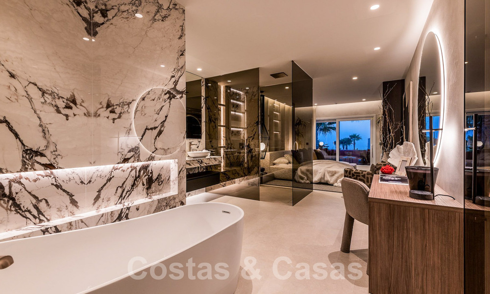 Uniek luxueus penthouse te koop, eerstelijnsstrand op de New Golden Mile tussen Marbella en Estepona centrum 54252