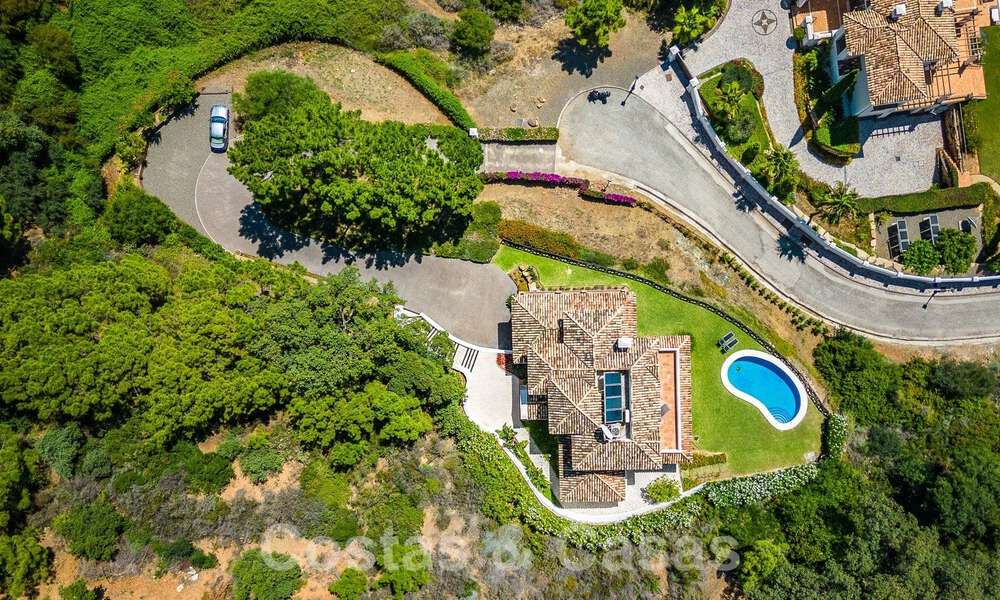 Vrijstaande luxevilla in een klassieke Spaanse stijl te koop met subliem zeezicht in Marbella - Benahavis 55135