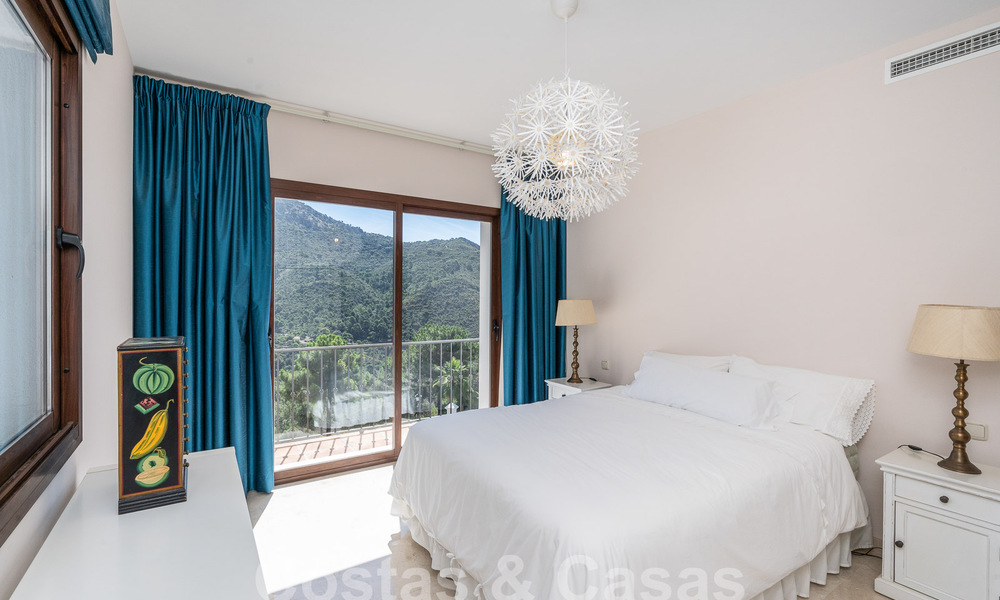 Vrijstaande luxevilla in een klassieke Spaanse stijl te koop met subliem zeezicht in Marbella - Benahavis 55141