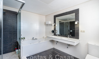 Vrijstaande luxevilla in een klassieke Spaanse stijl te koop met subliem zeezicht in Marbella - Benahavis 55148 