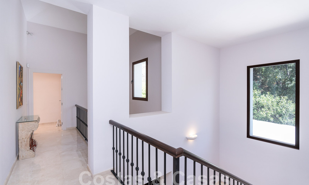 Vrijstaande luxevilla in een klassieke Spaanse stijl te koop met subliem zeezicht in Marbella - Benahavis 55150