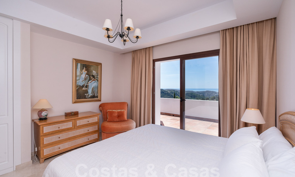 Vrijstaande luxevilla in een klassieke Spaanse stijl te koop met subliem zeezicht in Marbella - Benahavis 55154