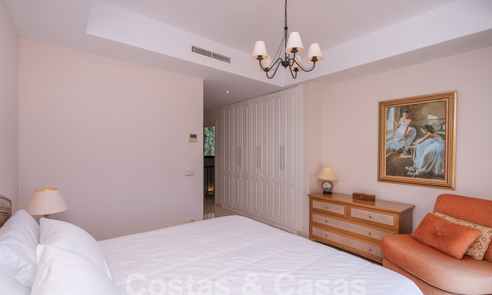 Vrijstaande luxevilla in een klassieke Spaanse stijl te koop met subliem zeezicht in Marbella - Benahavis 55155