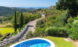 Vrijstaande luxevilla in een klassieke Spaanse stijl te koop met subliem zeezicht in Marbella - Benahavis 55158 