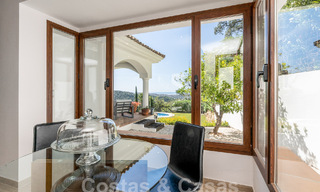 Vrijstaande luxevilla in een klassieke Spaanse stijl te koop met subliem zeezicht in Marbella - Benahavis 55162 