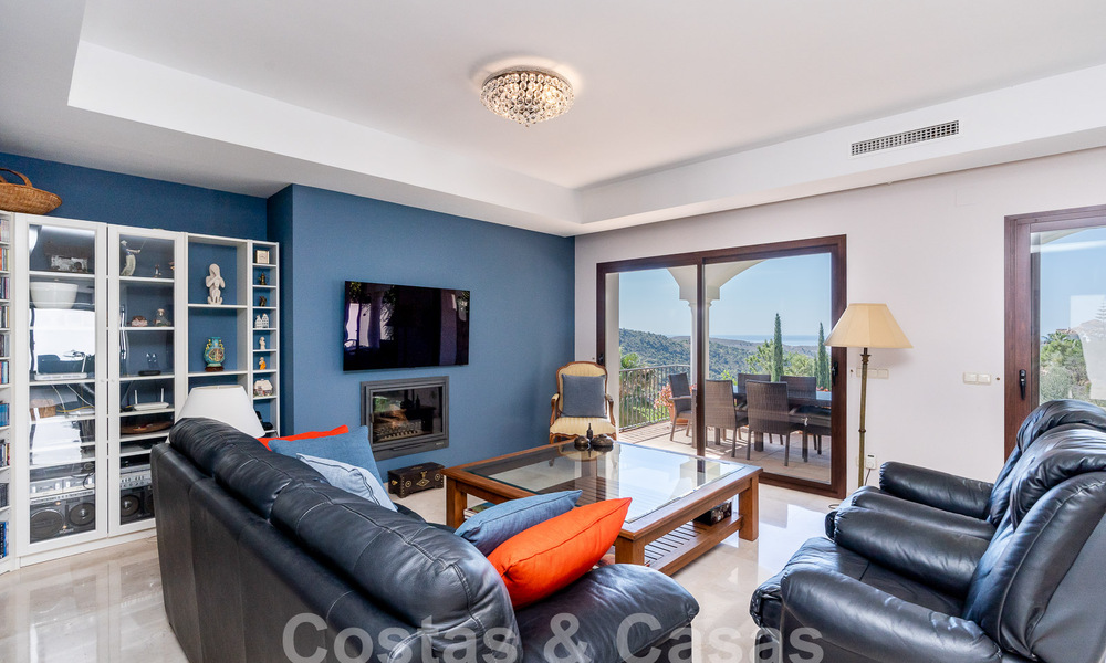 Vrijstaande luxevilla in een klassieke Spaanse stijl te koop met subliem zeezicht in Marbella - Benahavis 55163