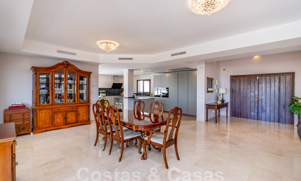 Vrijstaande luxevilla in een klassieke Spaanse stijl te koop met subliem zeezicht in Marbella - Benahavis 55166