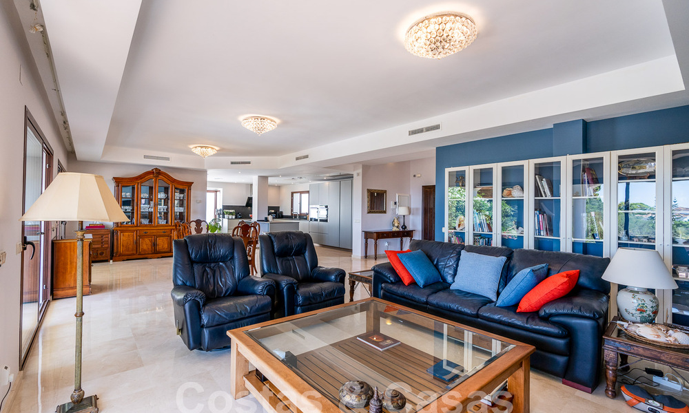 Vrijstaande luxevilla in een klassieke Spaanse stijl te koop met subliem zeezicht in Marbella - Benahavis 55168