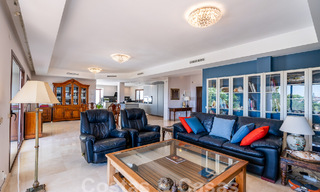 Vrijstaande luxevilla in een klassieke Spaanse stijl te koop met subliem zeezicht in Marbella - Benahavis 55168 