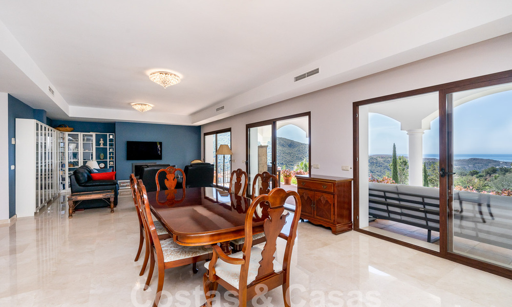 Vrijstaande luxevilla in een klassieke Spaanse stijl te koop met subliem zeezicht in Marbella - Benahavis 55170