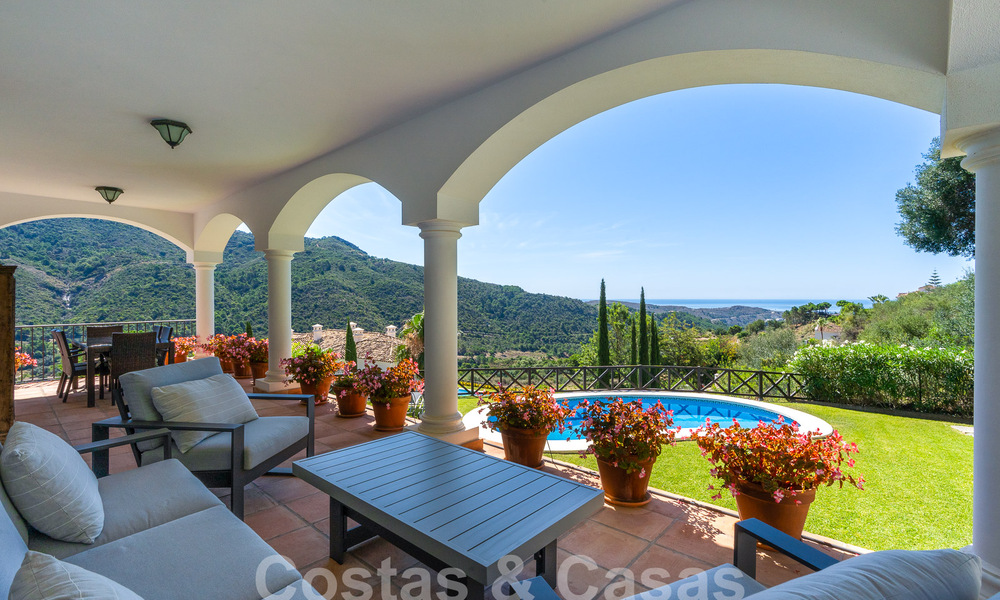Vrijstaande luxevilla in een klassieke Spaanse stijl te koop met subliem zeezicht in Marbella - Benahavis 55173