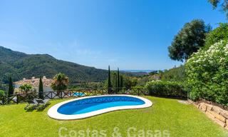 Vrijstaande luxevilla in een klassieke Spaanse stijl te koop met subliem zeezicht in Marbella - Benahavis 55174 