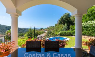 Vrijstaande luxevilla in een klassieke Spaanse stijl te koop met subliem zeezicht in Marbella - Benahavis 55175 