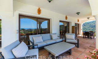 Vrijstaande luxevilla in een klassieke Spaanse stijl te koop met subliem zeezicht in Marbella - Benahavis 55176 