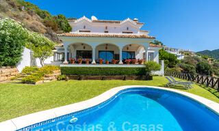 Vrijstaande luxevilla in een klassieke Spaanse stijl te koop met subliem zeezicht in Marbella - Benahavis 55180 