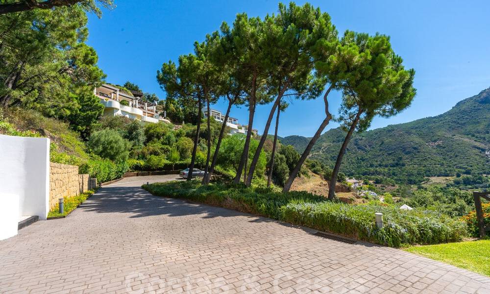 Vrijstaande luxevilla in een klassieke Spaanse stijl te koop met subliem zeezicht in Marbella - Benahavis 55182