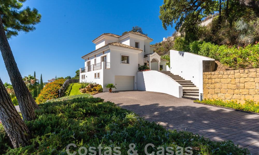 Vrijstaande luxevilla in een klassieke Spaanse stijl te koop met subliem zeezicht in Marbella - Benahavis 55184