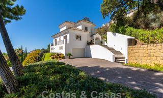Vrijstaande luxevilla in een klassieke Spaanse stijl te koop met subliem zeezicht in Marbella - Benahavis 55184 