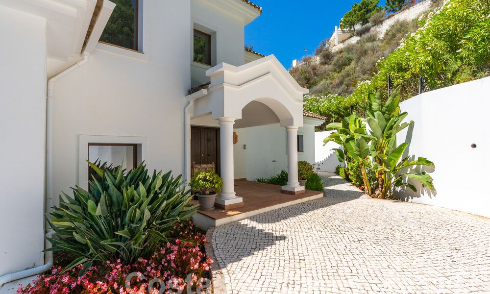 Vrijstaande luxevilla in een klassieke Spaanse stijl te koop met subliem zeezicht in Marbella - Benahavis 55185