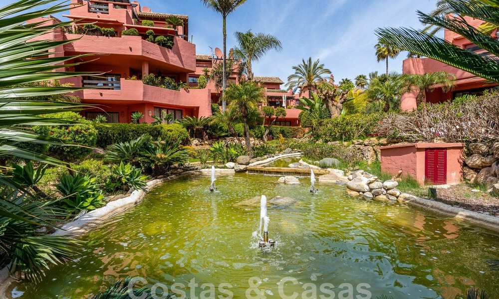 Luxueus tuinappartement te koop in een frontlinie strandcomplex op de New Golden Mile tussen Marbella en Estepona 55281