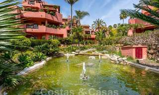 Luxueus tuinappartement te koop in een frontlinie strandcomplex op de New Golden Mile tussen Marbella en Estepona 55281 