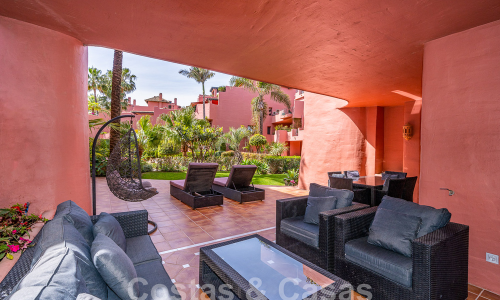 Luxueus tuinappartement te koop in een frontlinie strandcomplex op de New Golden Mile tussen Marbella en Estepona 55283