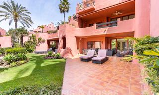 Luxueus tuinappartement te koop in een frontlinie strandcomplex op de New Golden Mile tussen Marbella en Estepona 55288 